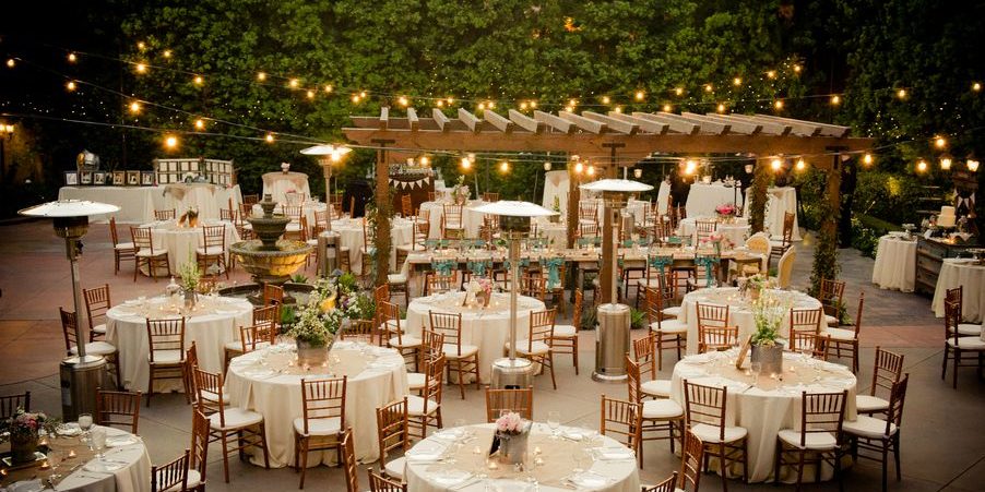 Những chiếc ghế góp phần làm không gian tiệc cưới trở nên sang trọng hơ rất nhiều 