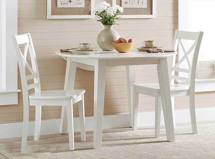 Mẫu bàn ghế ăn được sơn màu trắng 