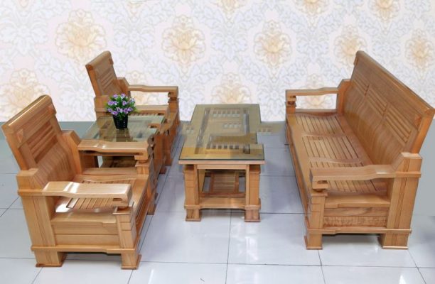 Mẫu bàn ghế được làm bằng gỗ xoan 